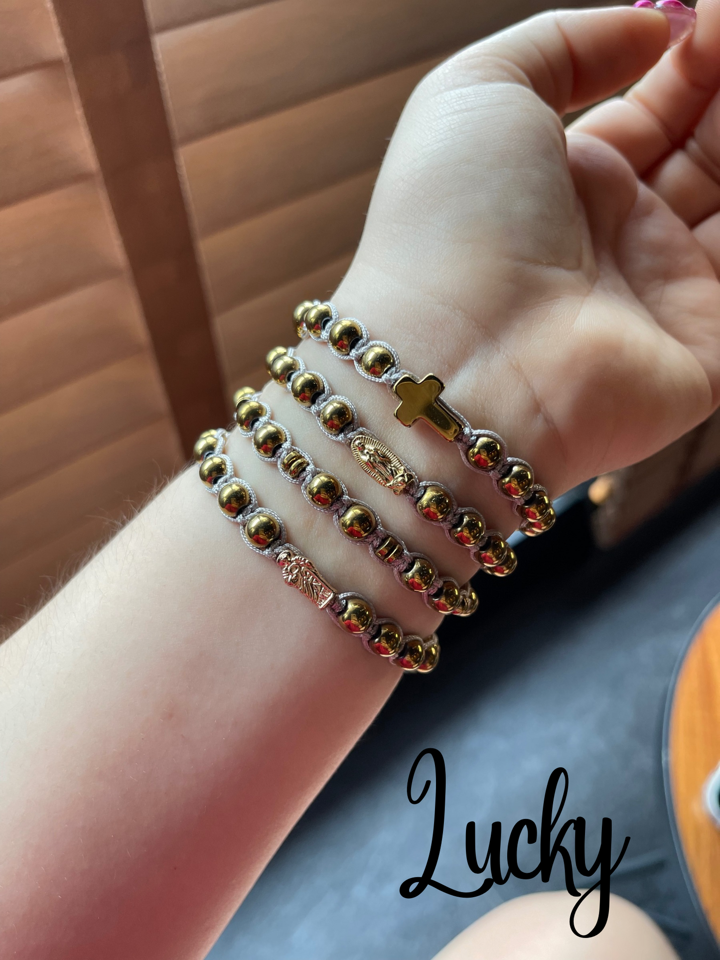 Pulseras tejidas de hematita con dijes