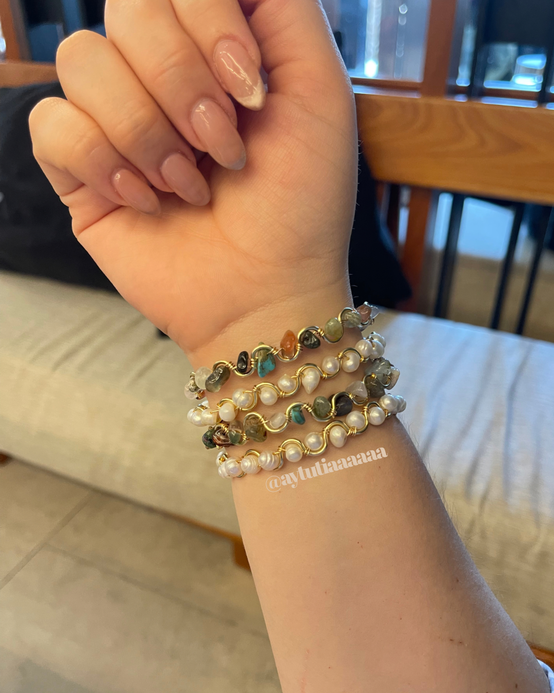 Brazaletes cuarzos variados + perla de rio