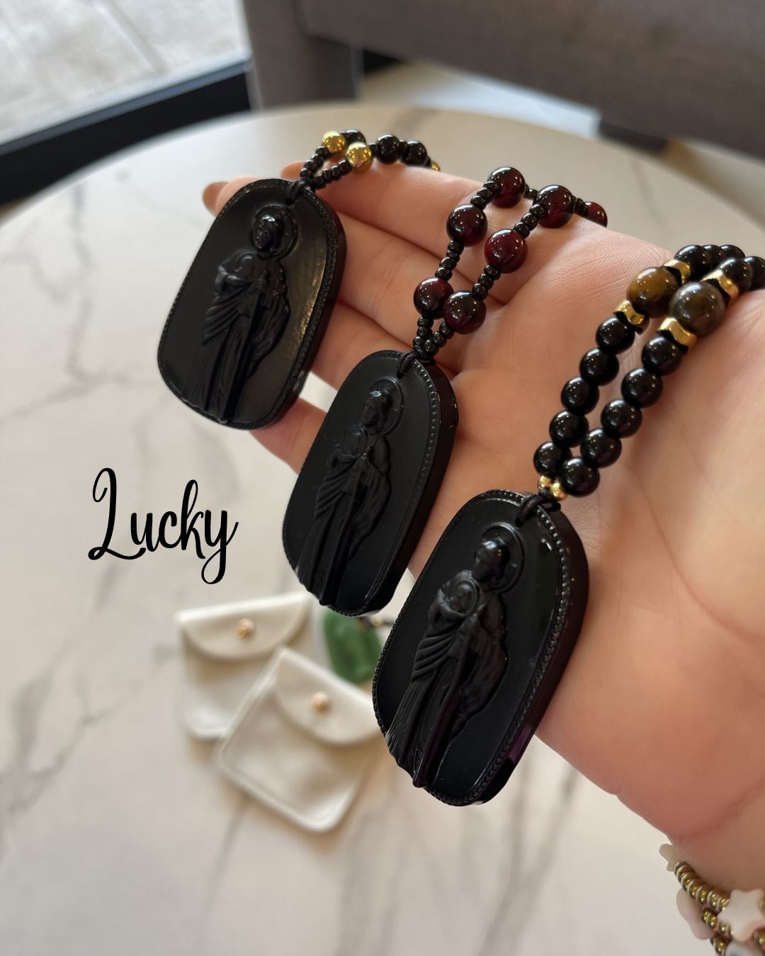 Collar San Judas Tadeo en obsidiana negra