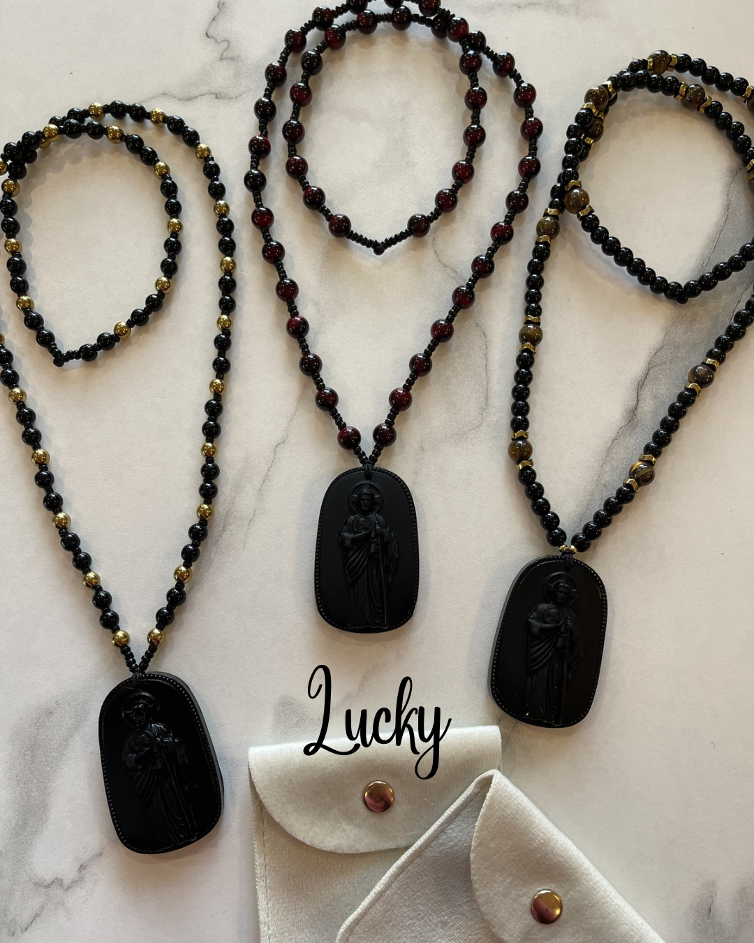 Collar San Judas Tadeo en obsidiana negra