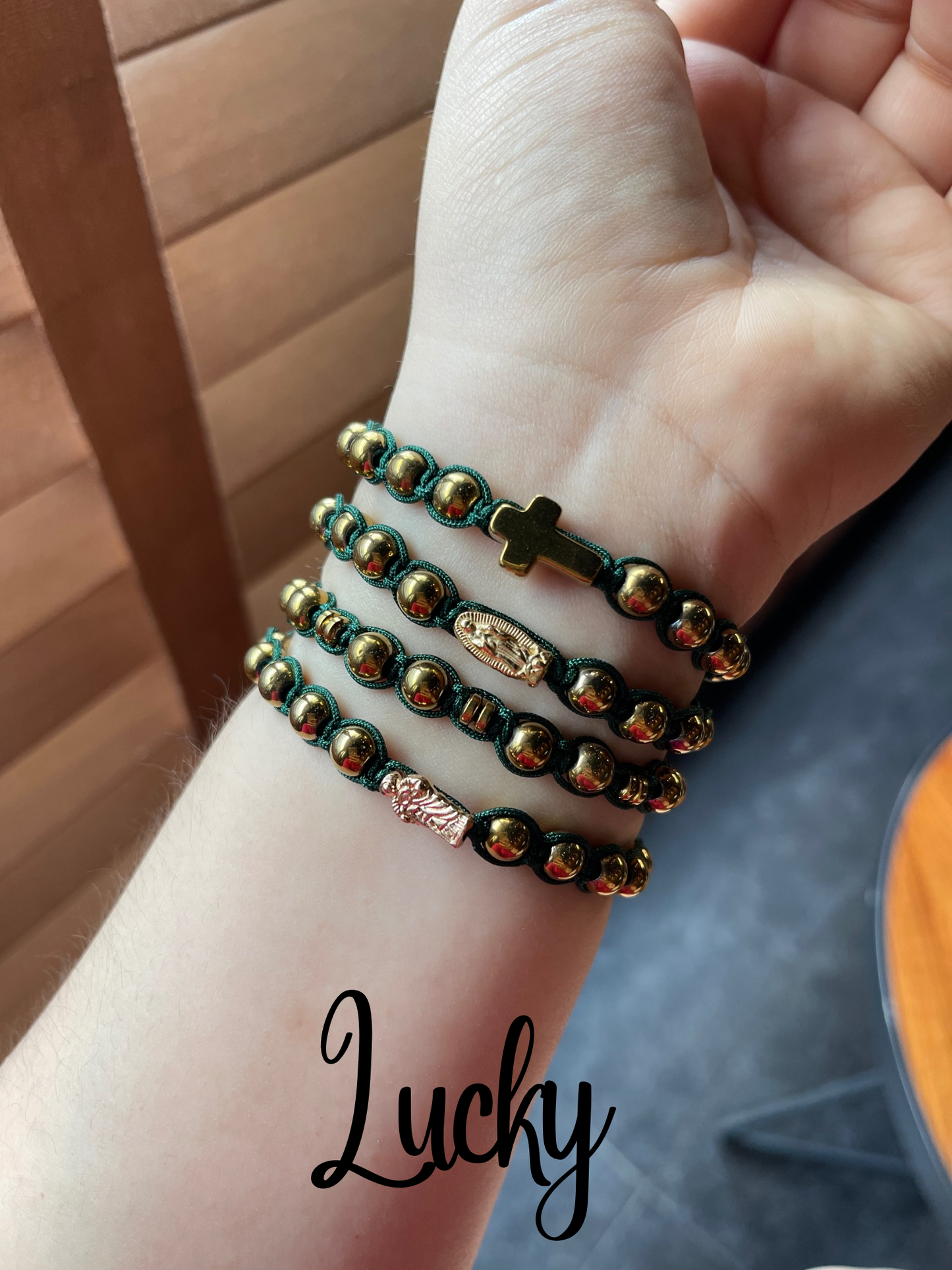 Pulseras tejidas de hematita con dijes
