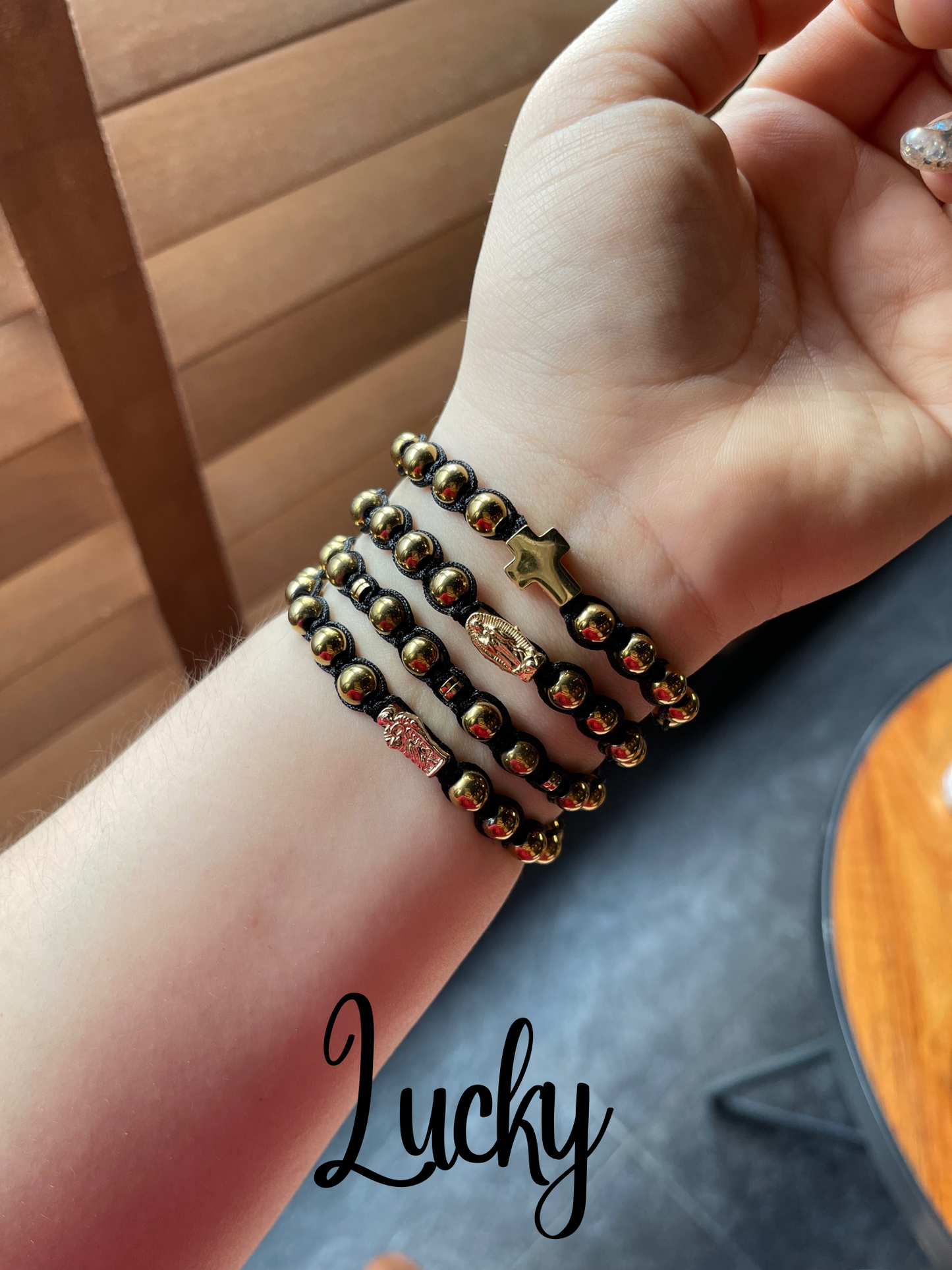 Pulseras tejidas de hematita con dijes