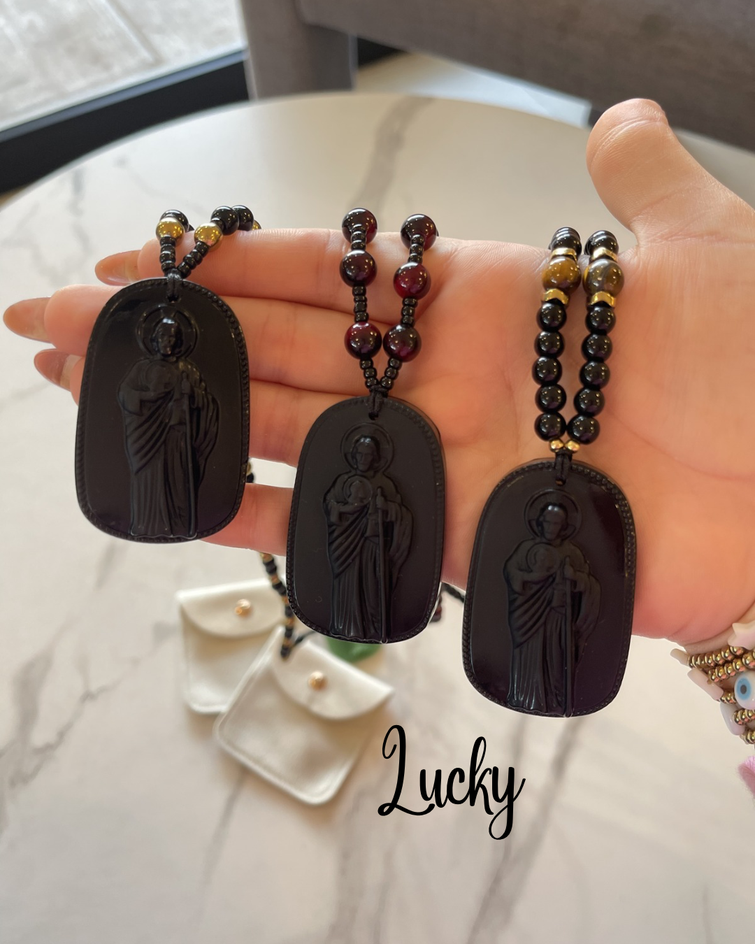 Collar San Judas Tadeo en obsidiana negra